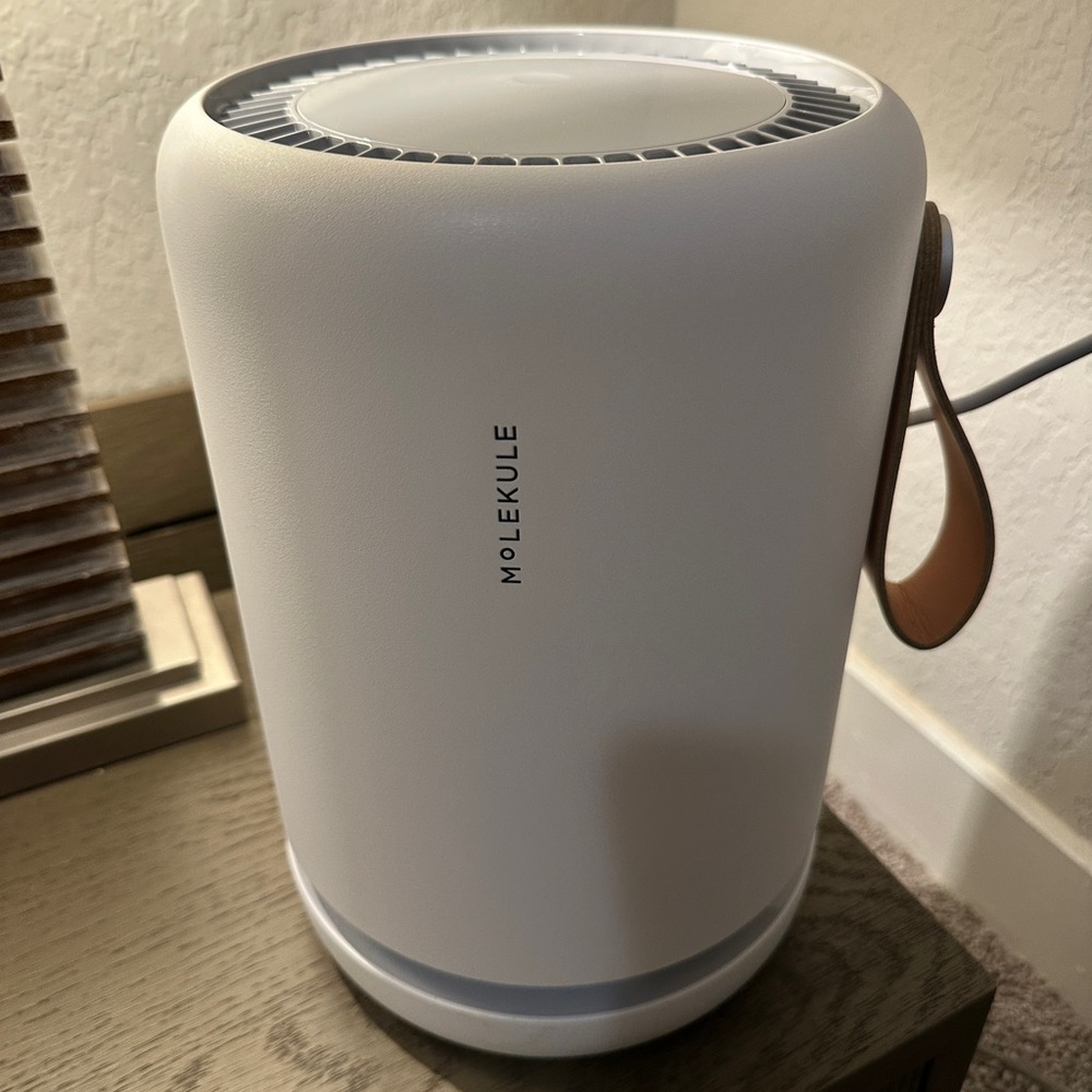 Molekule Air Mini+ Air Purifier READ DESCRIPTION